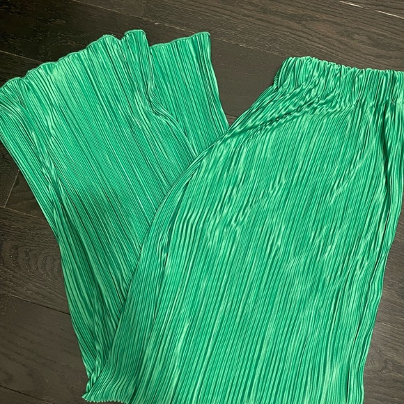 Green Flowy Pants - Picture 3 of 3